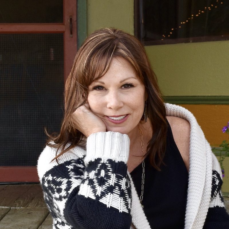 A Swingin’ Little Christmas with Suzy Bogguss | Lowcountry Weekly